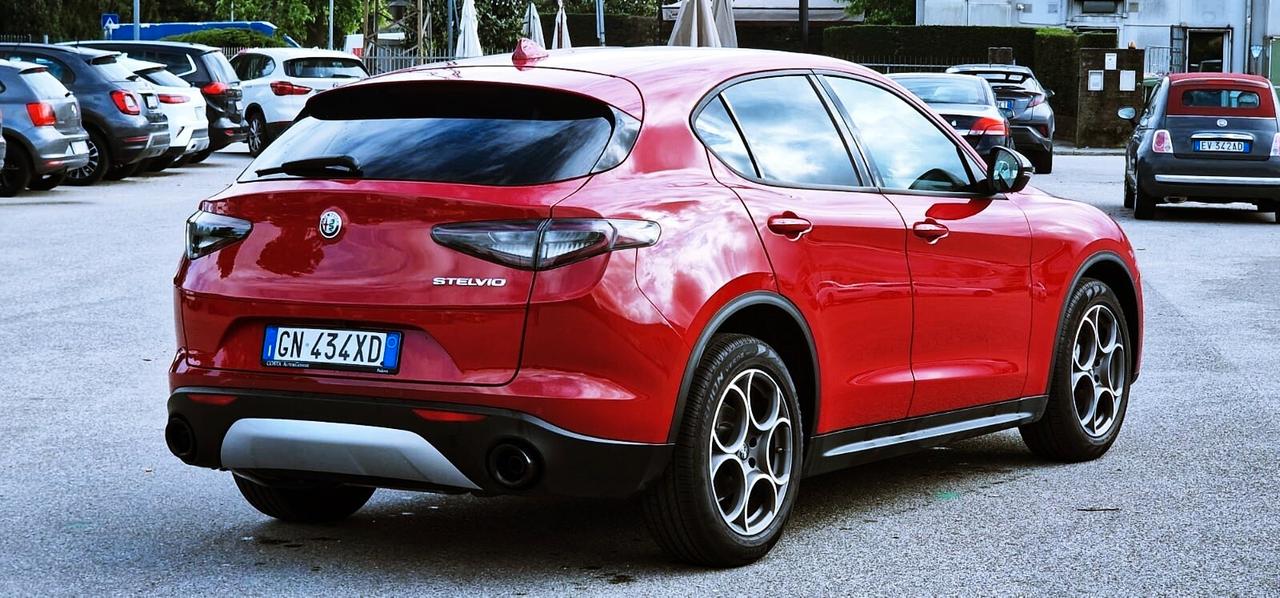 Alfa Romeo Stelvio 2.2 Turbodiesel 160 CV AT8 RWD Super