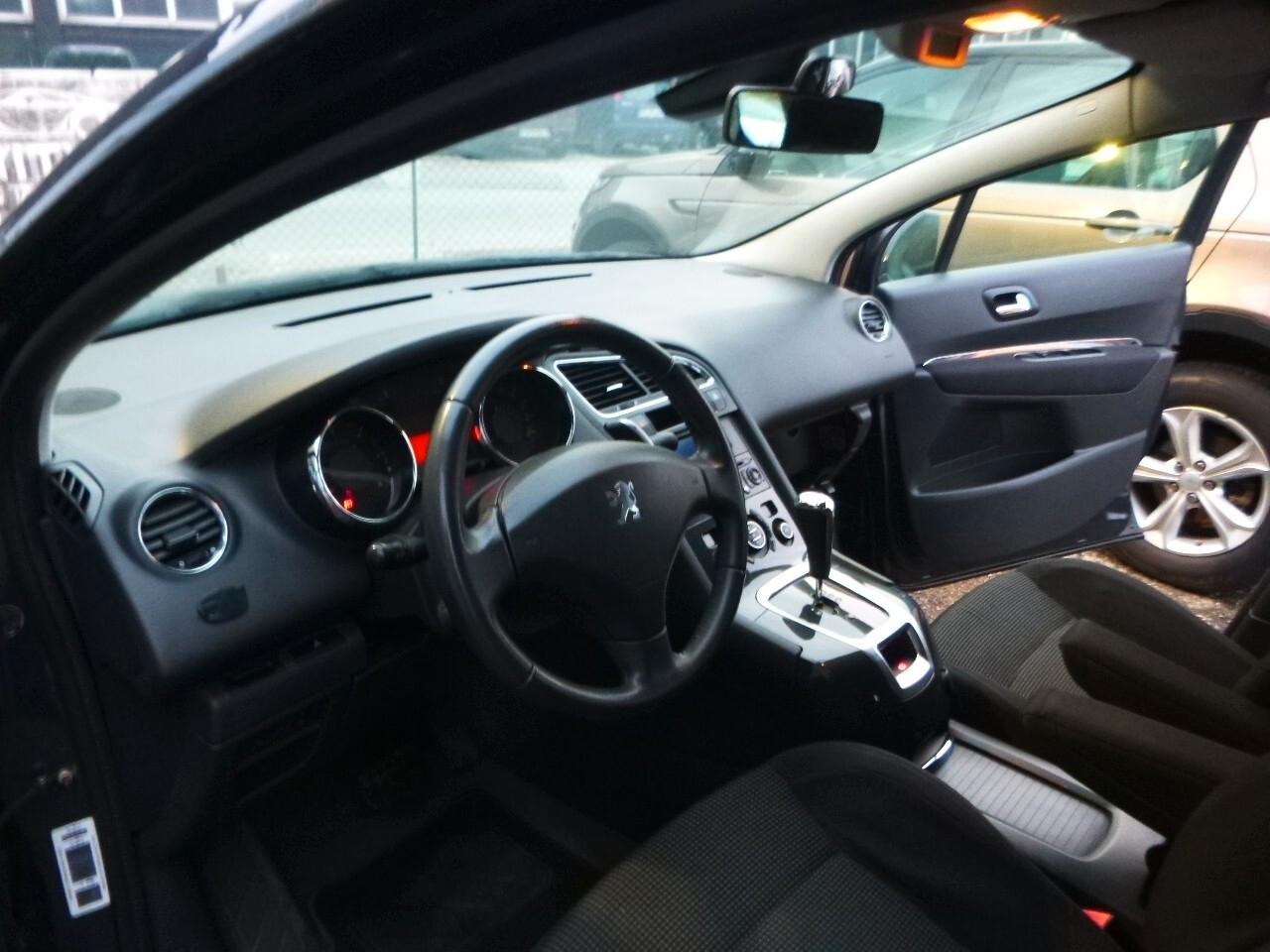 Peugeot 5008 1.6 e-HDi 112CV Stop&Start cambio robotizzato Féline