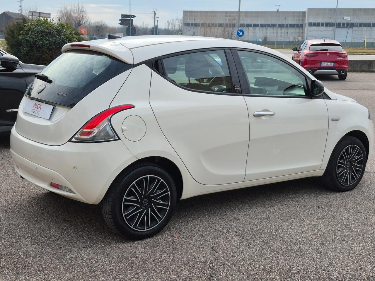 Lancia Ypsilon 1.0 FireFly 5 porte S&S Hybrid Ecochic Gold