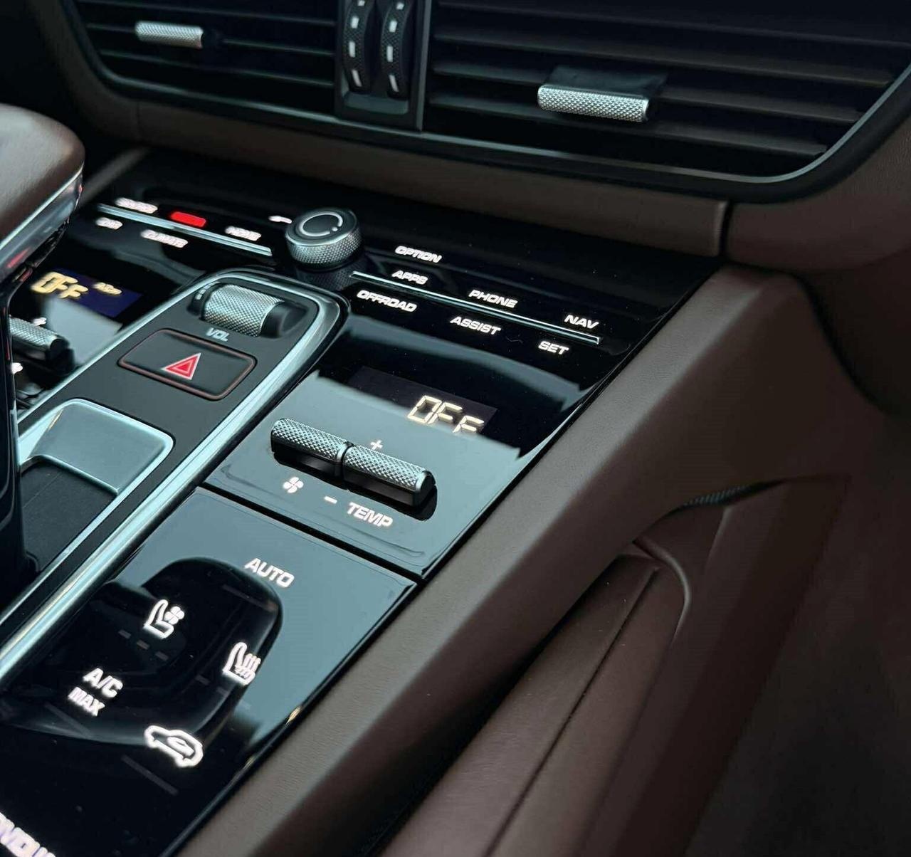 Porsche Cayenne Coupé 3.0 V6 E-Hybrid Platinum Edition