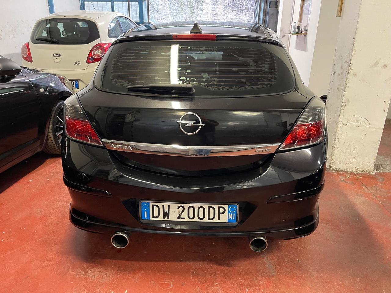 Opel Astra GTC 1.7 CDTI 125CV 3 porte Cosmo