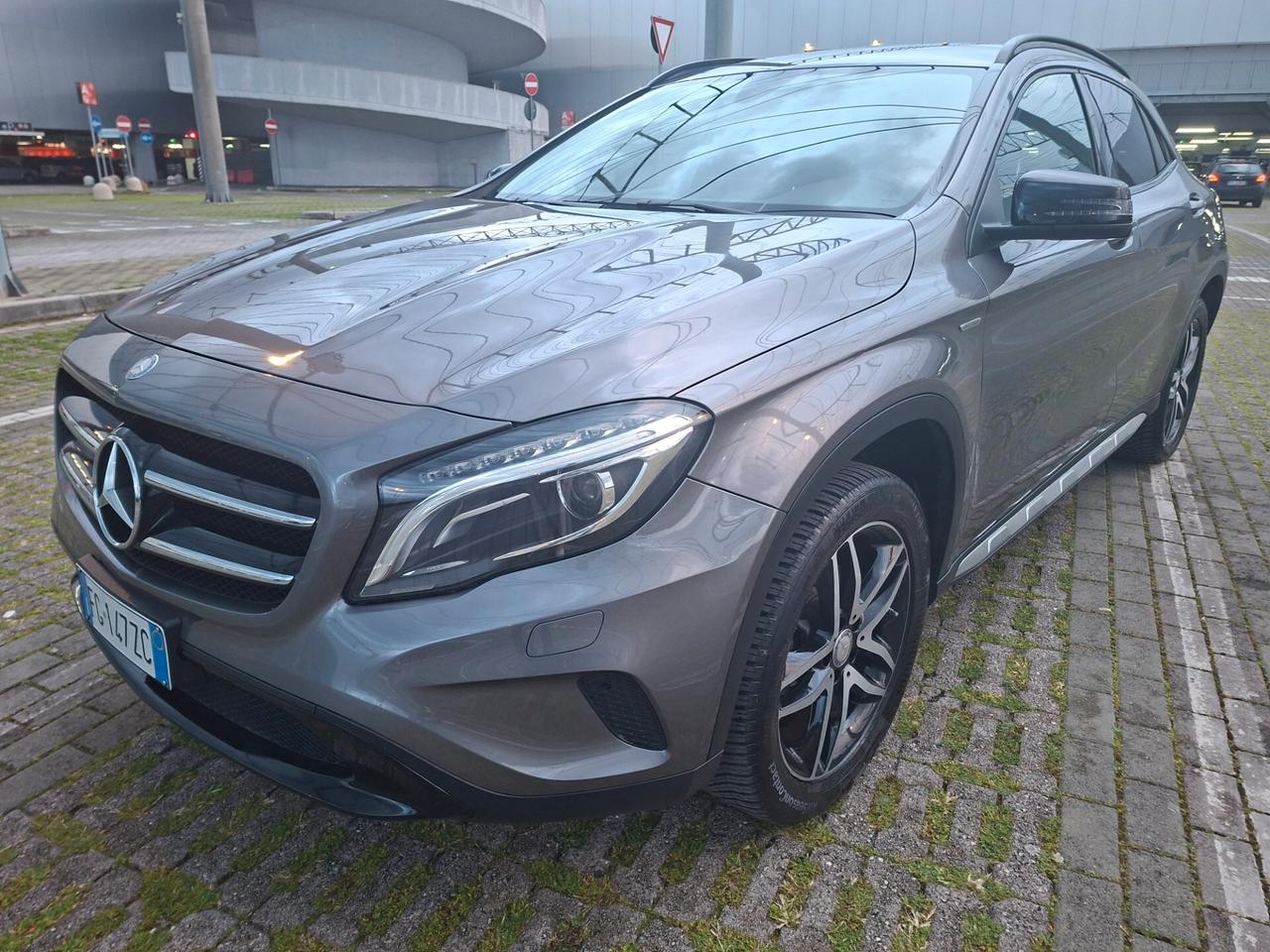 Mercedes-benz GLA 180 d Premium