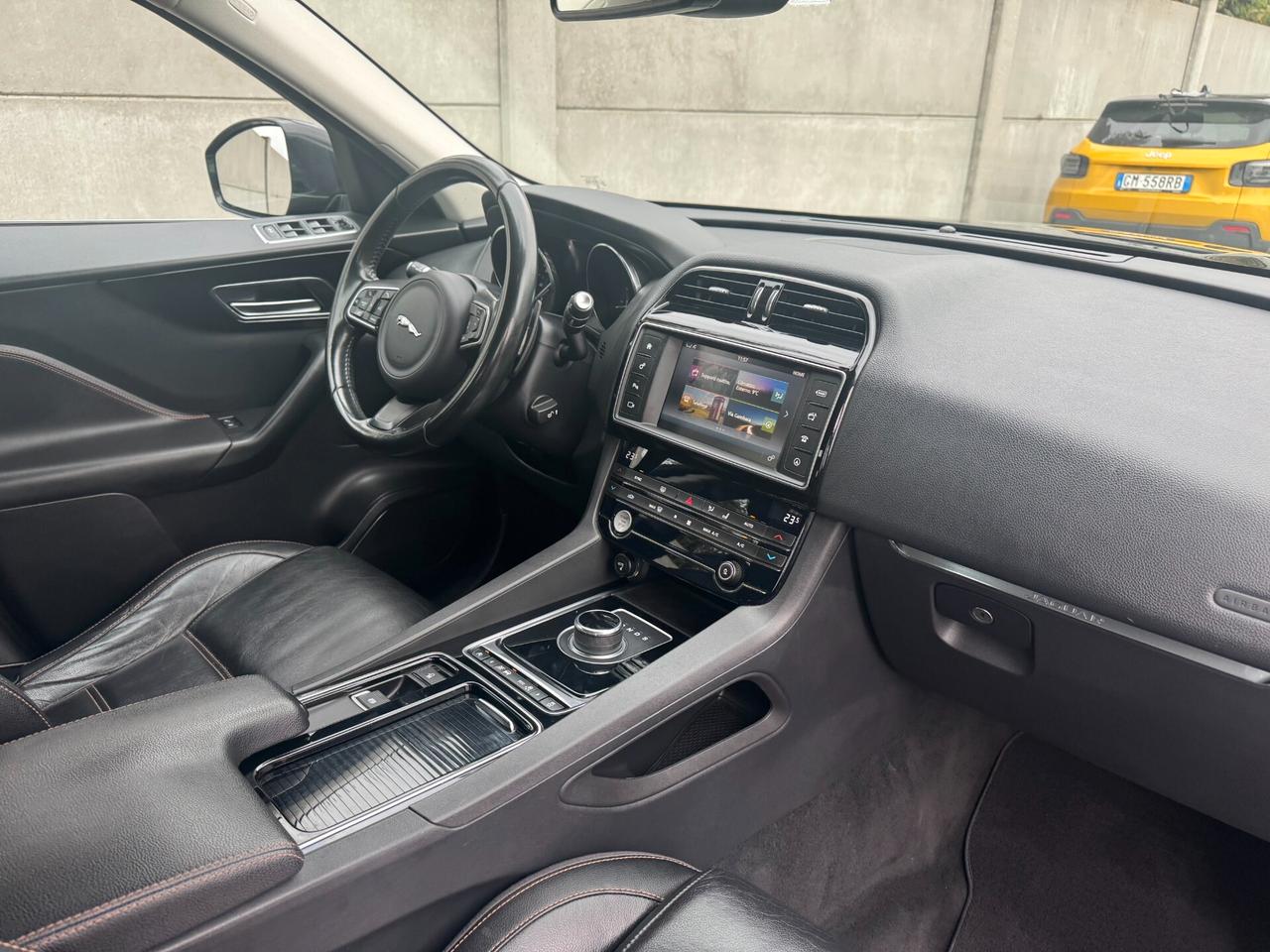 Jaguar F-Pace 2.0 D 180 CV Portfolio