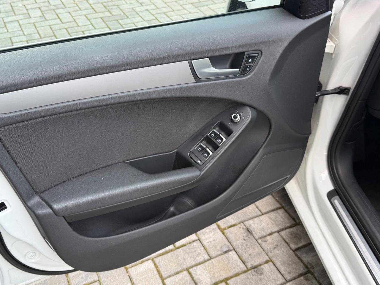 Audi A4 2.0 TDI 100.000KM 2012 - NEOPATENTATI