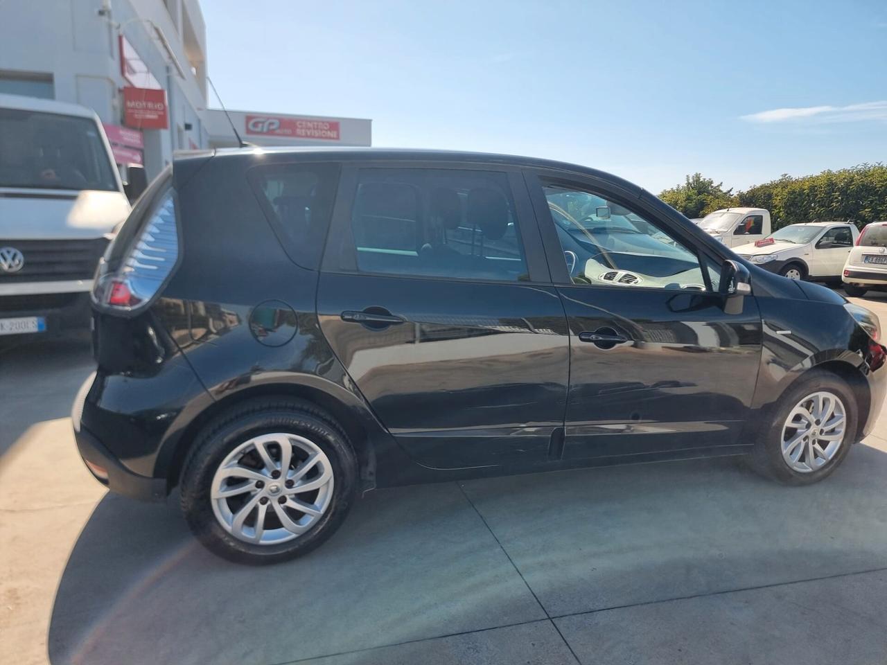 Renault Scenic Scénic XMod dCi 110 CV EDC Limited