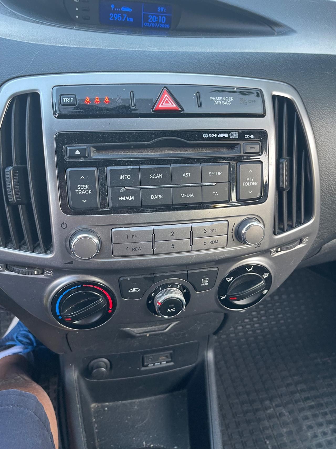 Hyundai i20 1.2 5p. Sound Edition SI NEOPATENTATI