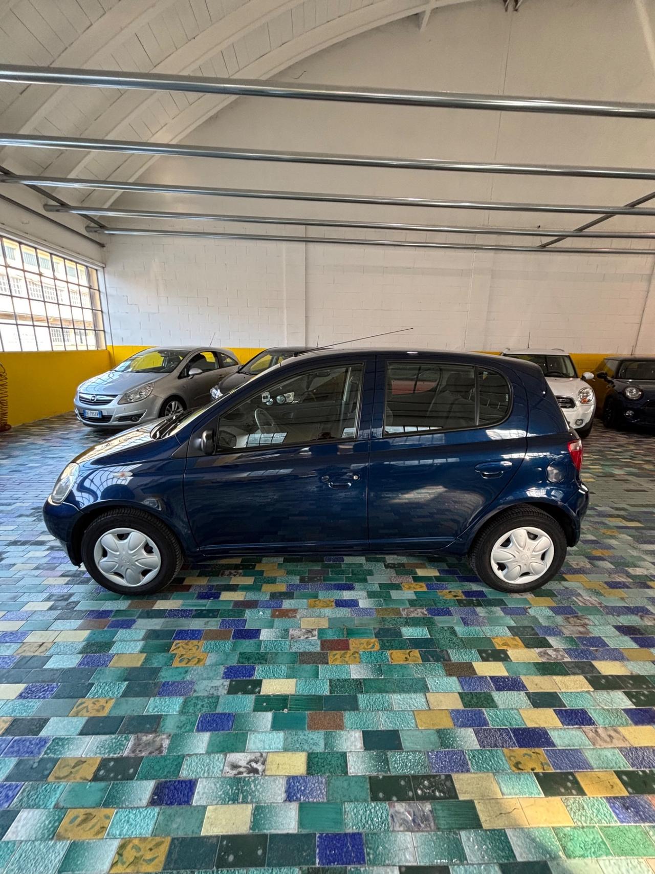 Toyota Yaris 1.0i 16V SOLO 9 MILA KM!!!