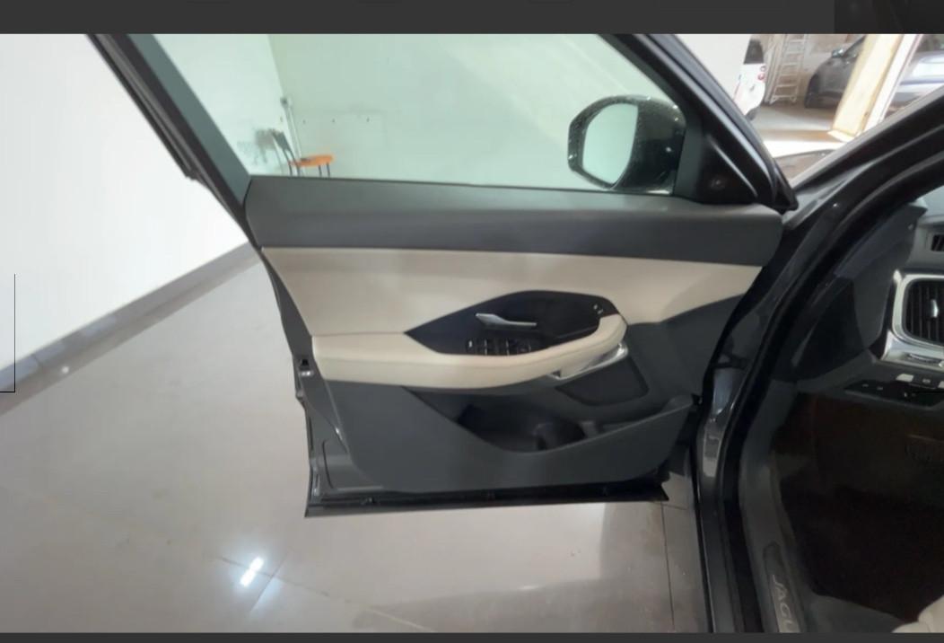 JAGUAR E-PACE 4WD R-DYNAMIC SPORT