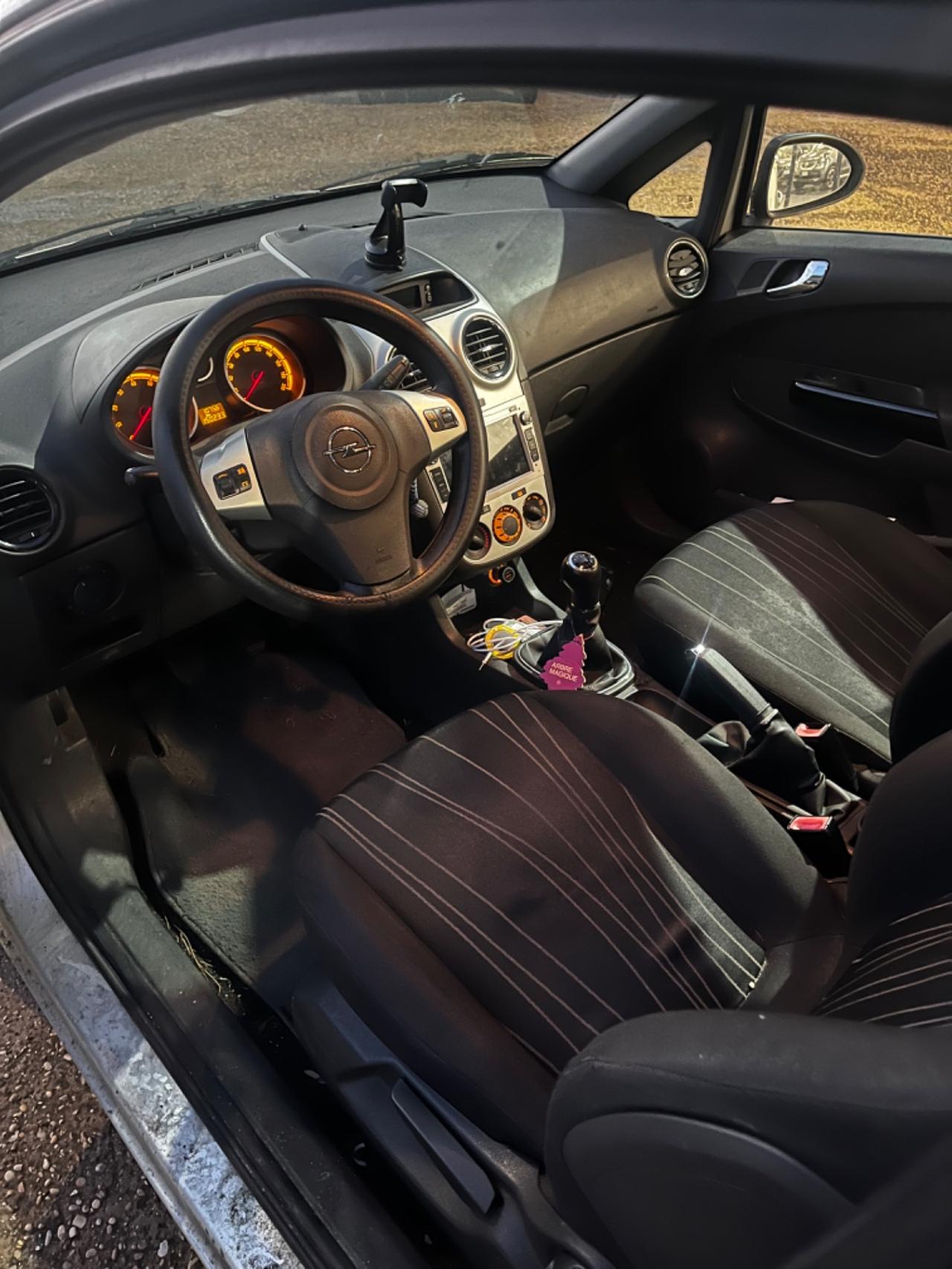 Opel Corsa 1.0 12V 3 porte Enjoy