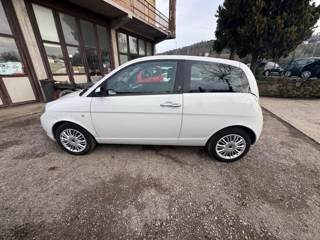 Lancia Ypsilon 1.3 MJT 75 CV Platino