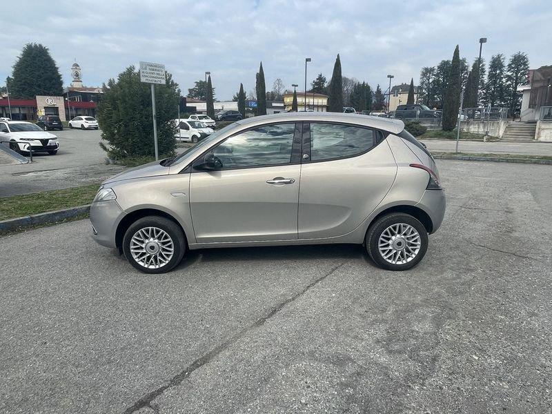 Lancia Ypsilon Ypsilon 0.9 Twinair 85 CV 5 porte Metano Ecochic Silver