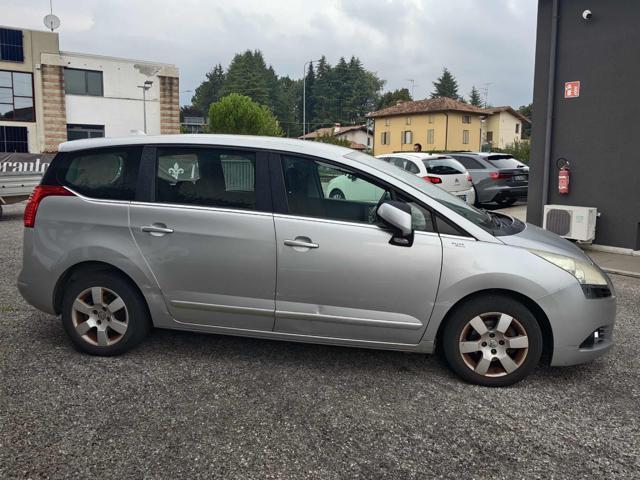 PEUGEOT 5008 1.6 HDi 112CV AUT. Féline