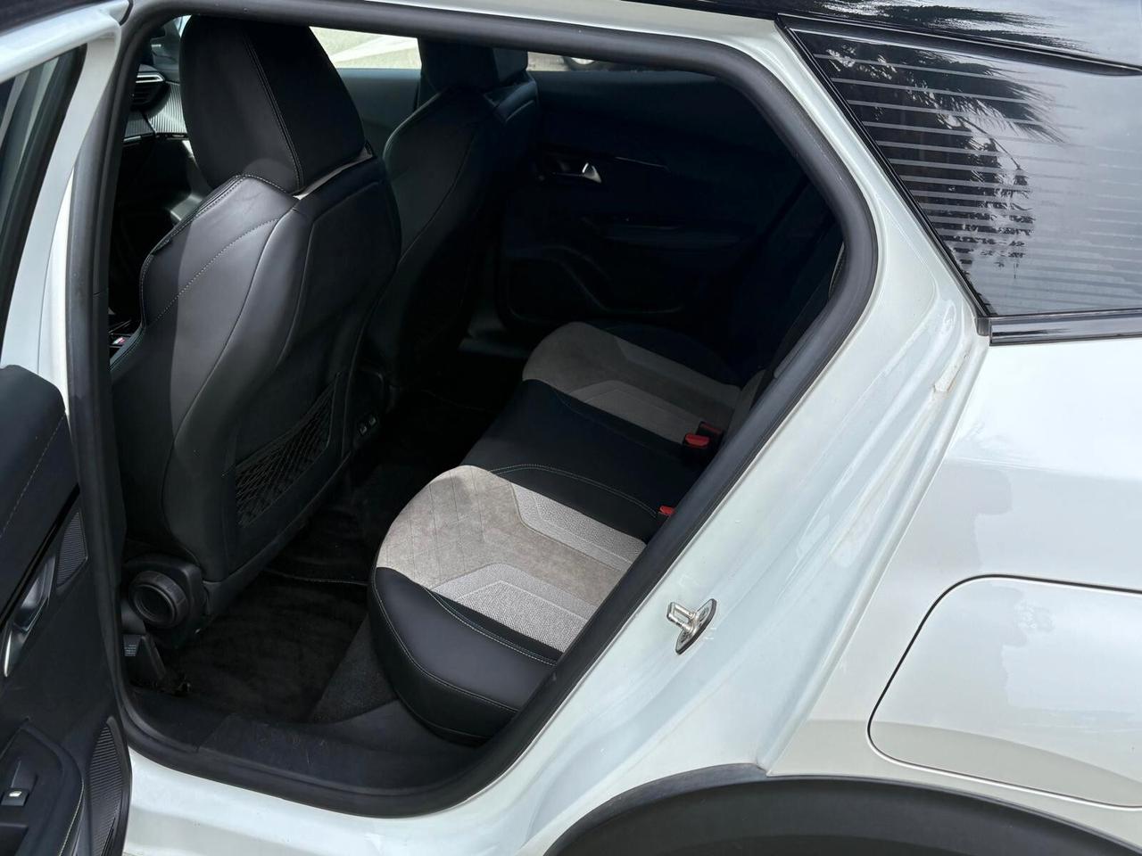 Peugeot 2008 motore elettrico 136 CV GT Pack