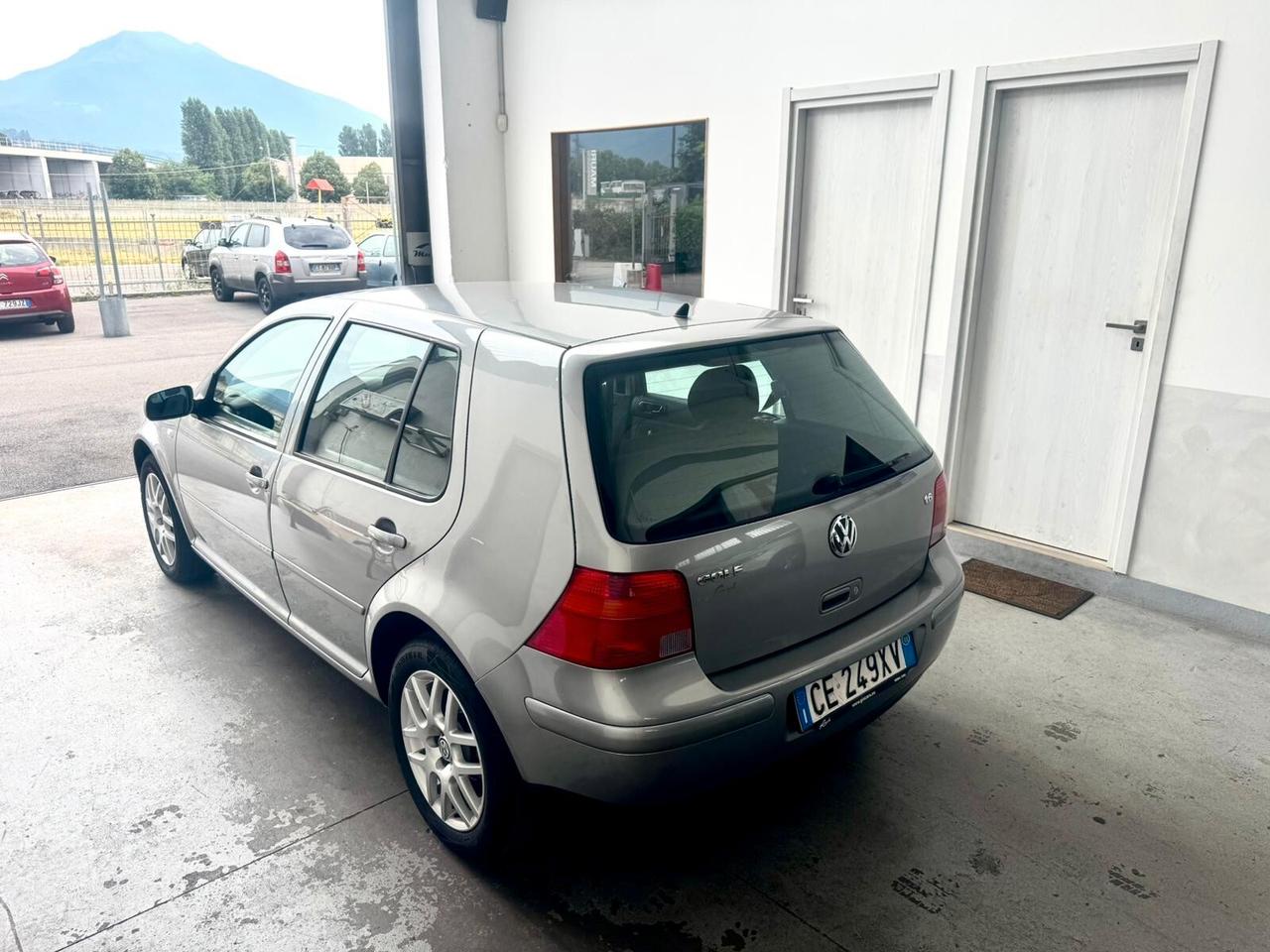 Volkswagen Golf 1.6 16V cat 5p. Highline