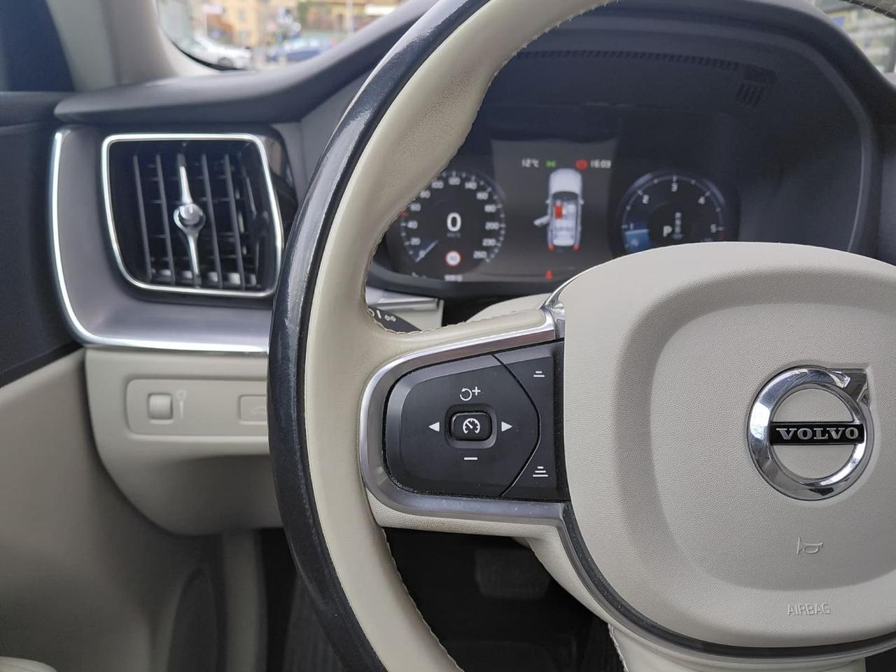 Volvo XC 60 Momentum Pro 2.0 B4 MHEV #10050