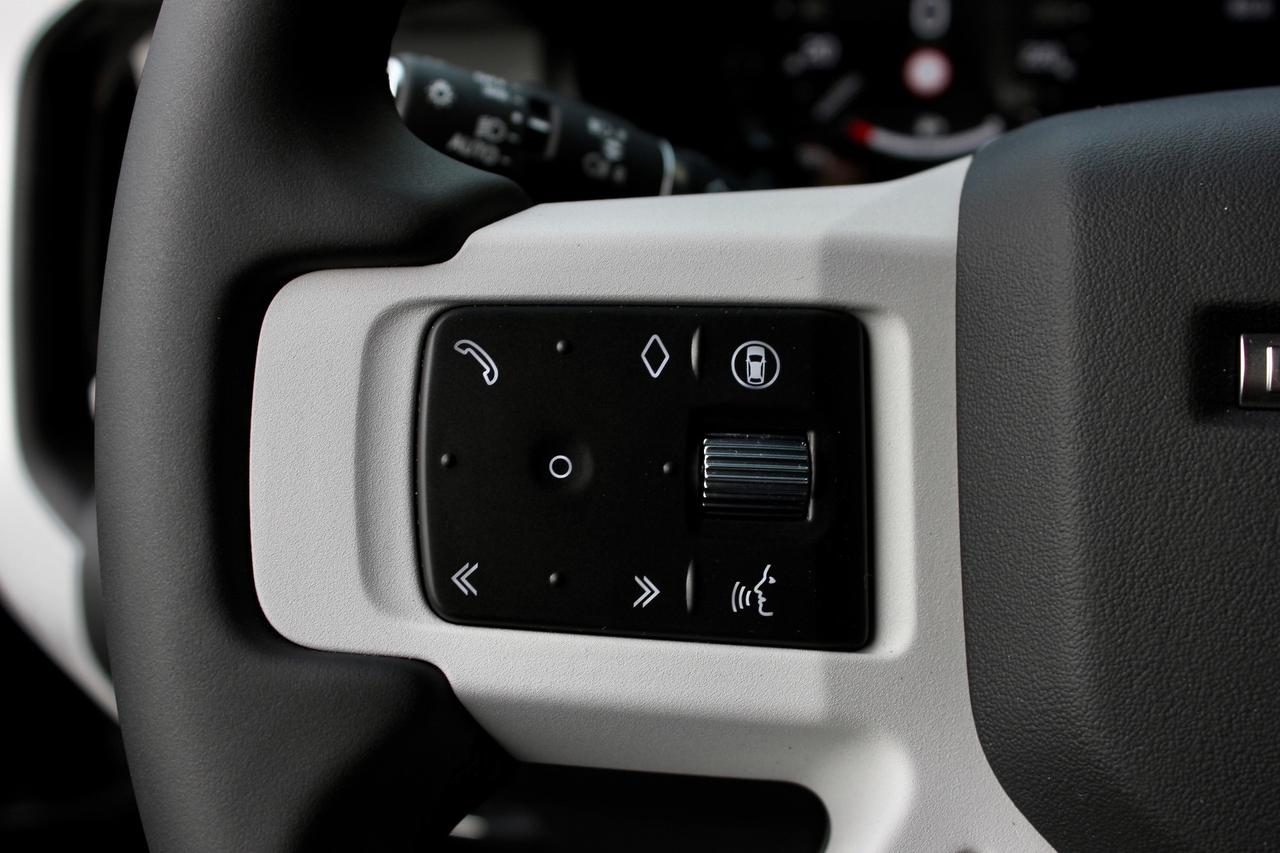 Land Rover Defender 3.0D 200 CV AWD Auto X-Dynamic SE