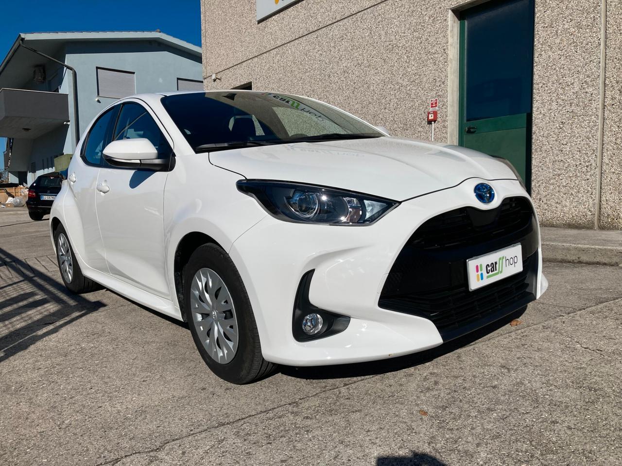 Toyota Yaris 1.5 Hybrid 5p. Active 14700 KM.