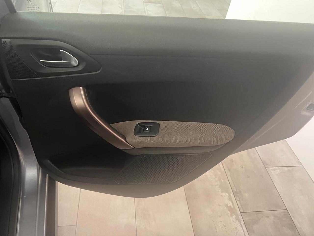 Peugeot 2008 1.6 e-HDi 115 CV Stop&Start Allure
