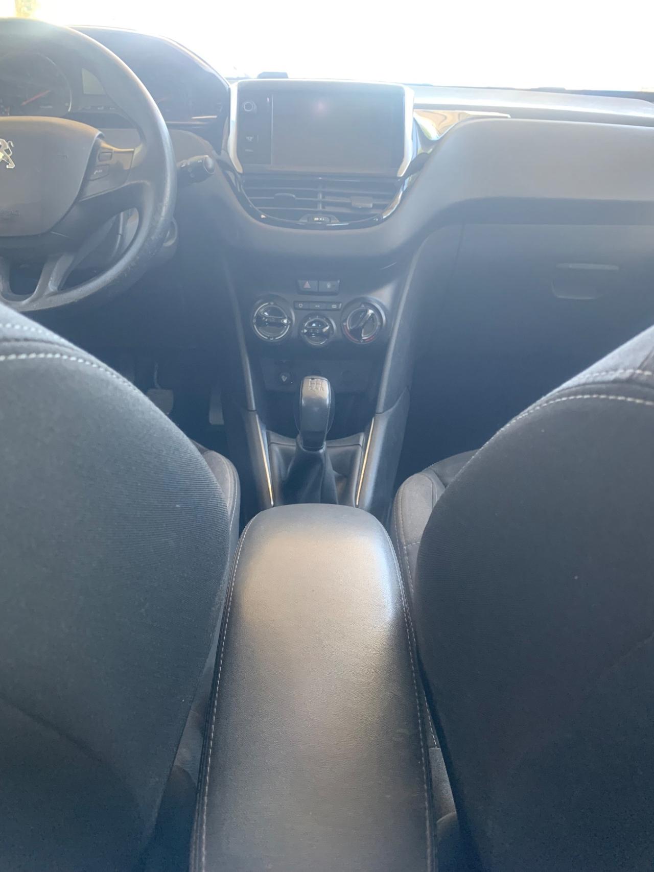 Peugeot 208 1.4 HDi 68 CV 5p Allure 120000KM