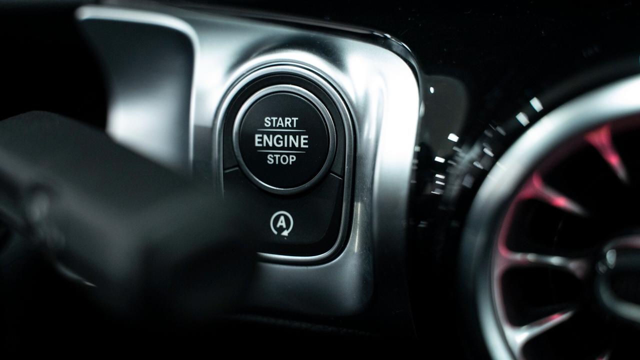 Mercedes-benz GLB 200 7 POSTI PREMIUM PLUS AMG TETTO LUCI XENO NAVI FULL