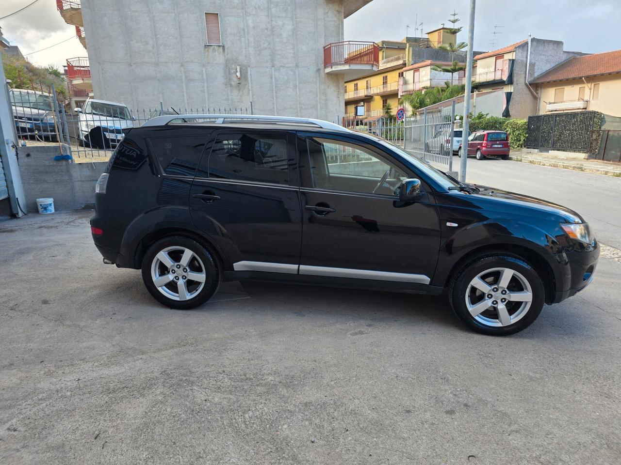 Mitsubishi Outlander 2.0 DI-D Instyle 7 p.ti DPF