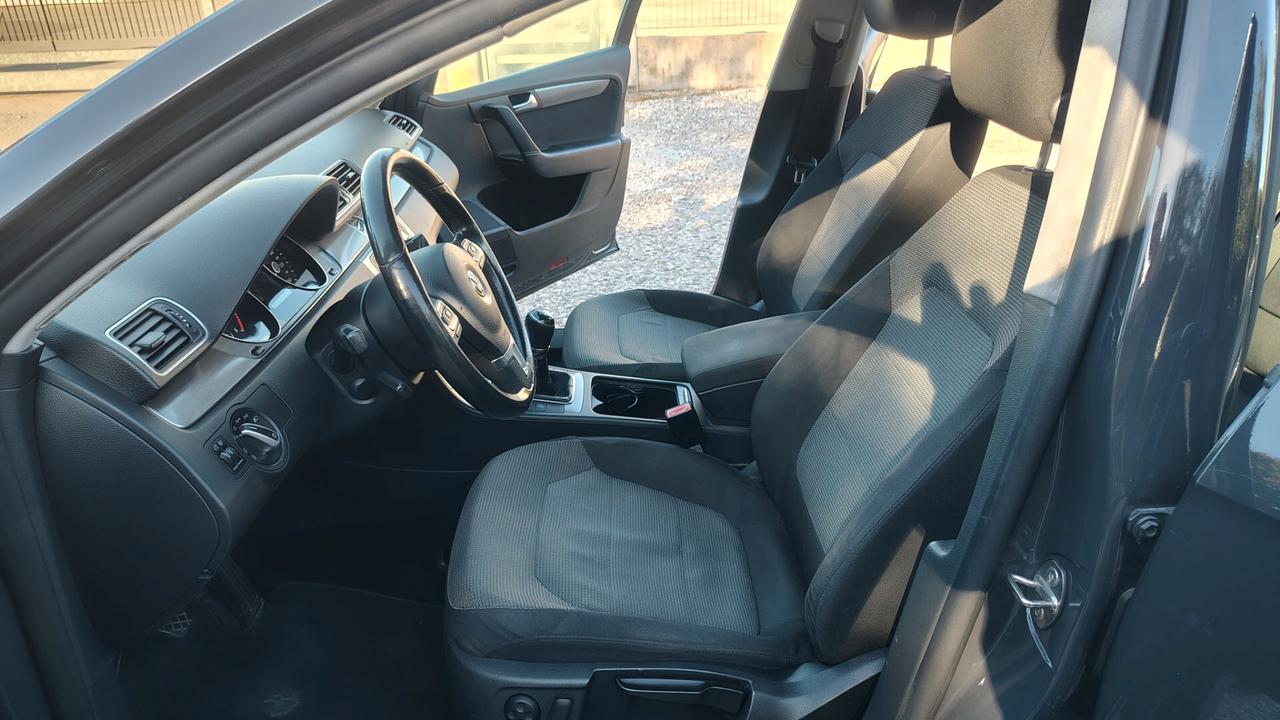 Volkswagen Passat Var. 1.6 TDI BlueMotion Tech. NAVIPLUS