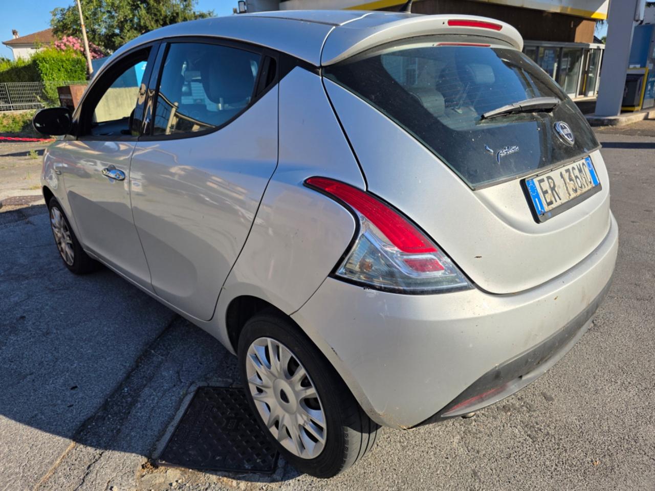 Lancia Ypsilon 1.2 69 CV Unyca