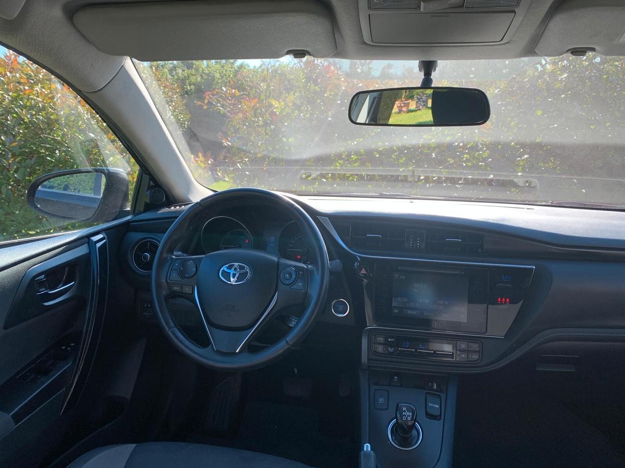 Toyota Auris Touring Sports 1.8 Hybrid Lounge