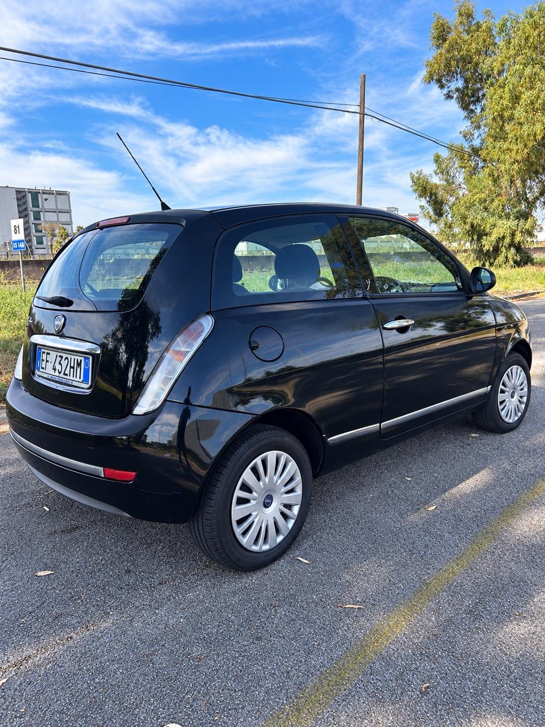 Lancia Ypsilon 1.3 MJT 75 CV Platino
