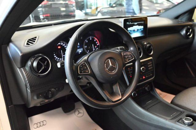 MERCEDES-BENZ GLA 180 D EXECUTIVE AUT.TEL CERCHI 17"VETRI SCURI SED.RISC