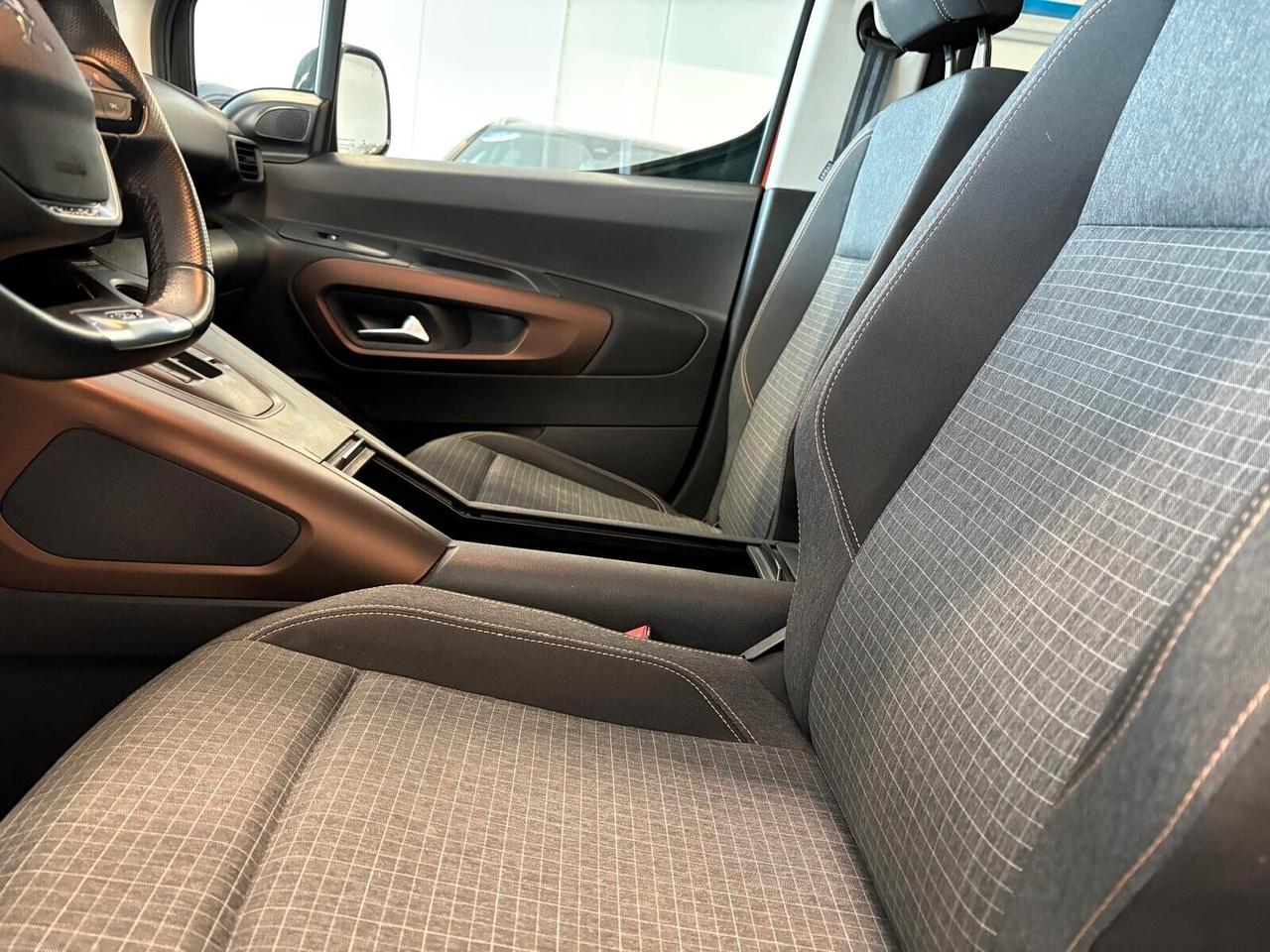 Peugeot Rifter GT motore elettrico 136 CV 50kWh SPOTICAR