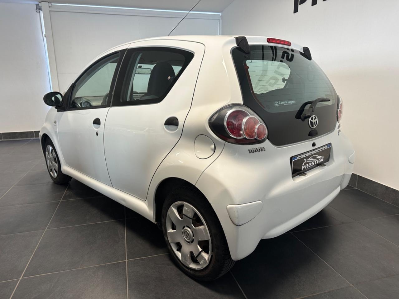 TOYOTA AYGO 1.0 NEOPATENTATI 68CV CONNECT GARANZIA