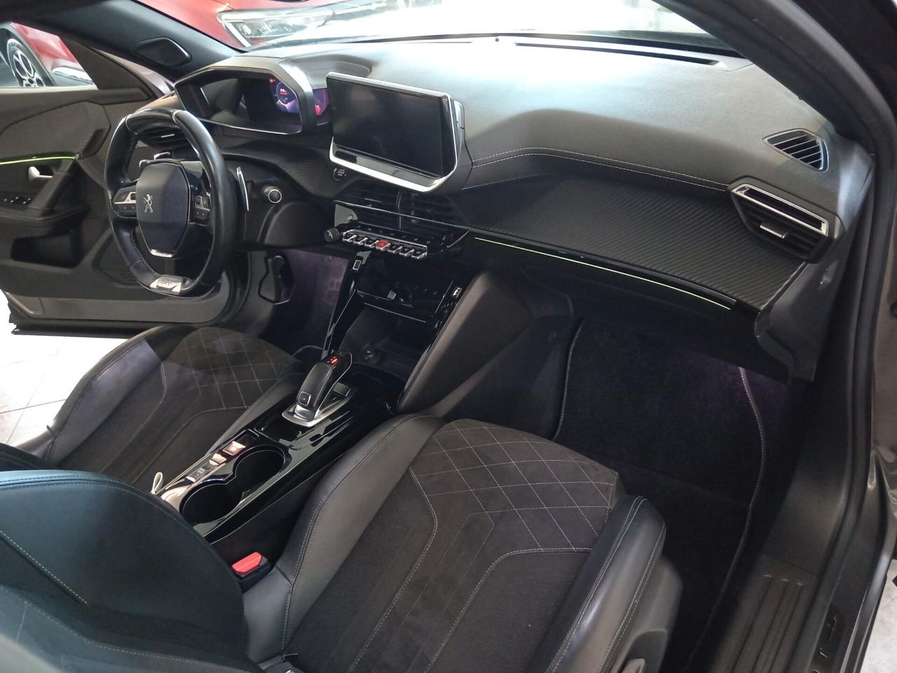 Peugeot 2008 PureTech 155 S&S EAT8 GT