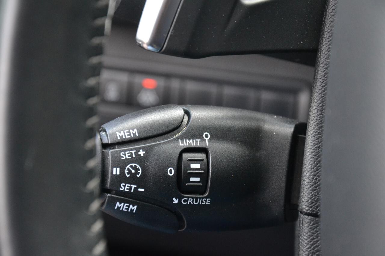 Peugeot 308 1.5 HDI 130CV AUTOM.+LED+NAVI+PDC+CRUISE+PRIVACY+