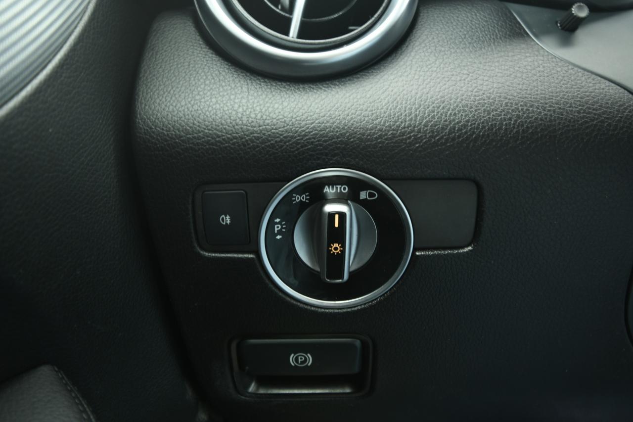 Mercedes-Benz SLC 200 Sport auto CAMERA+LED+C17"