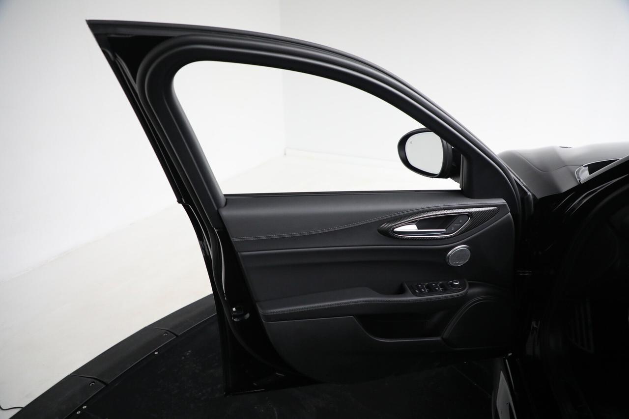 Alfa Romeo Giulia 2.9 V6 Bi-Turbo AT8 Quadrifoglio NOLEGGIO LUNGO TERMINE