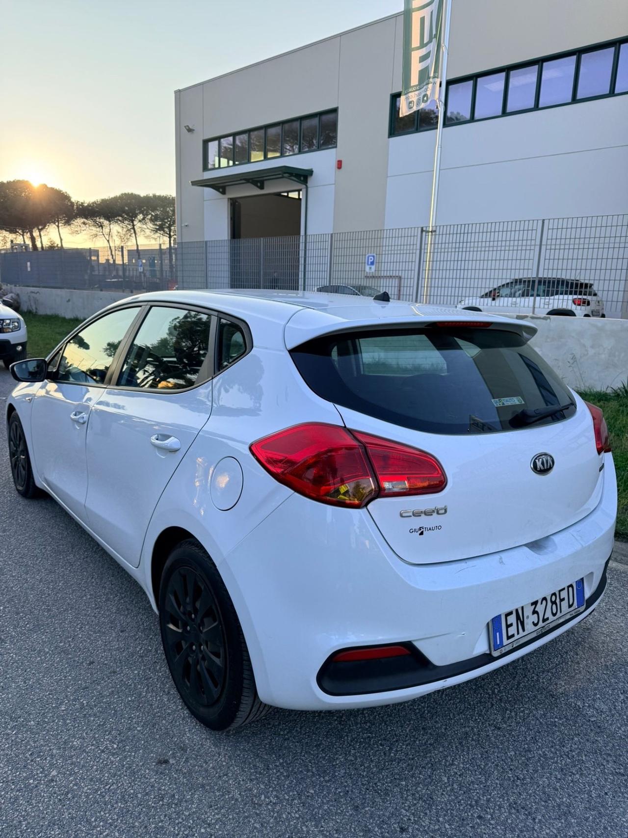 Kia Ceed cee'd 1.4 CRDi 5 porte Cool