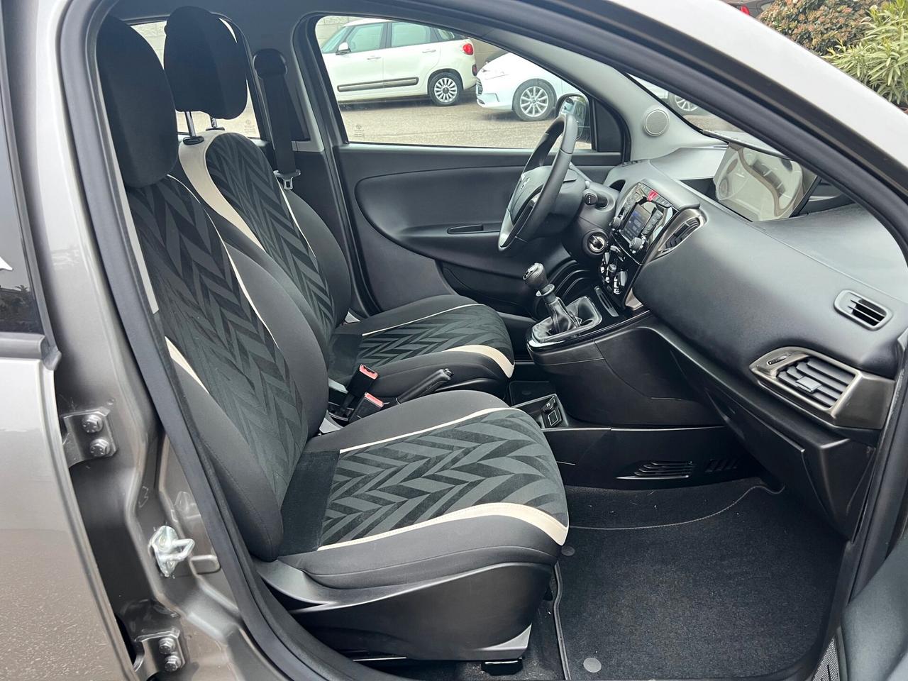 Lancia Ypsilon 1.2 Gold 69cv OK NEOPATENT. PDC/CLIMA/TEL. PERFET.