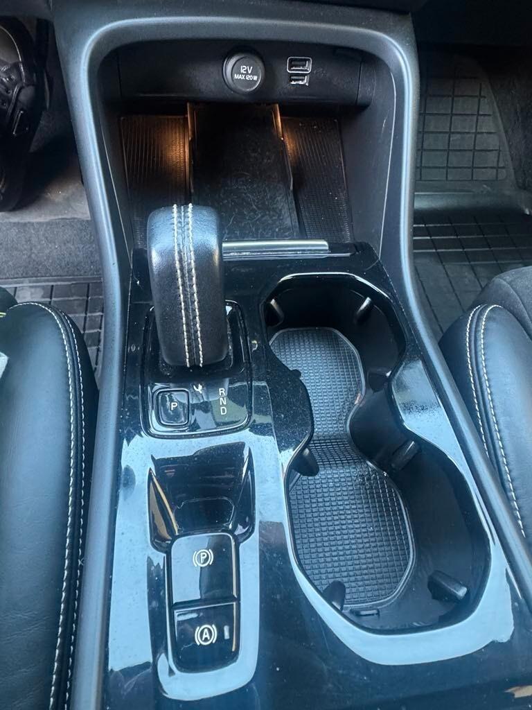 Volvo XC40 T5 AWD Geartronic R-design 84000km benzina