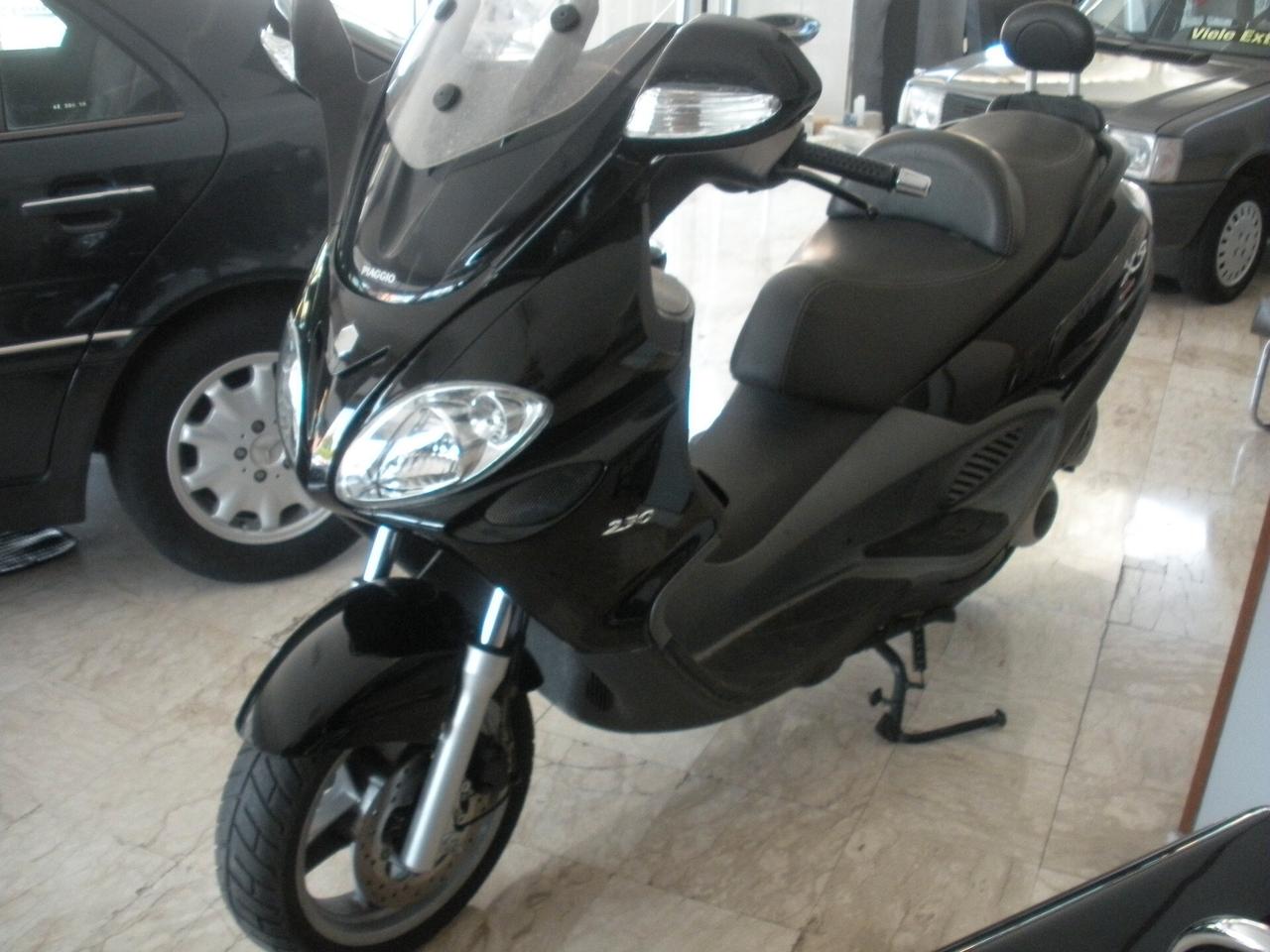 Piaggio X 9 EVOLUTION