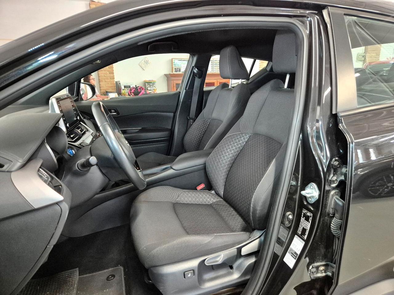 Toyota C-HR 1.8 Hybrid E-CVT Business