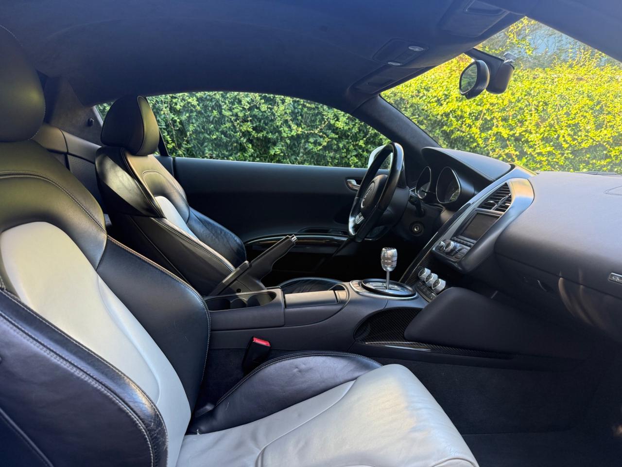 Audi R8 4.2 V8 FSI quattro
