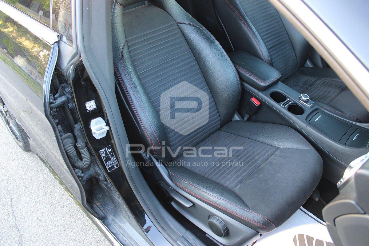 MERCEDES CLA 220 d Automatic Premium Dark Night