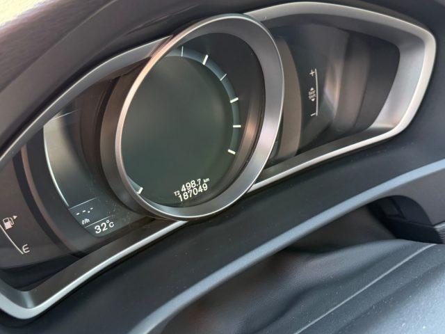 VOLVO V40 D3 Momentum