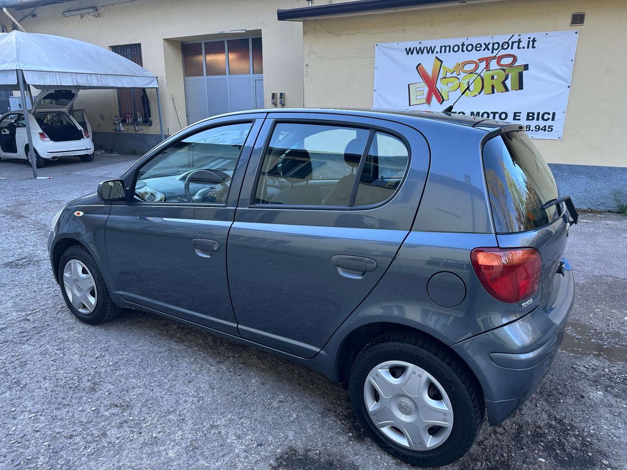 Toyota Yaris 1.0i 16V cat 5 porte Sol