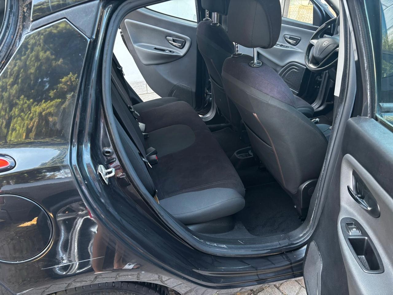 Lancia Ypsilon 1.2 69 CV 5 porte GPL Ecochic Silver IDONEA PER NEOPATENTATI PERMUTABILE