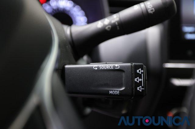 RENAULT Clio TCE 90 CV 5 PORTE EQUILIBRE NEOPATENTATI FARI LED