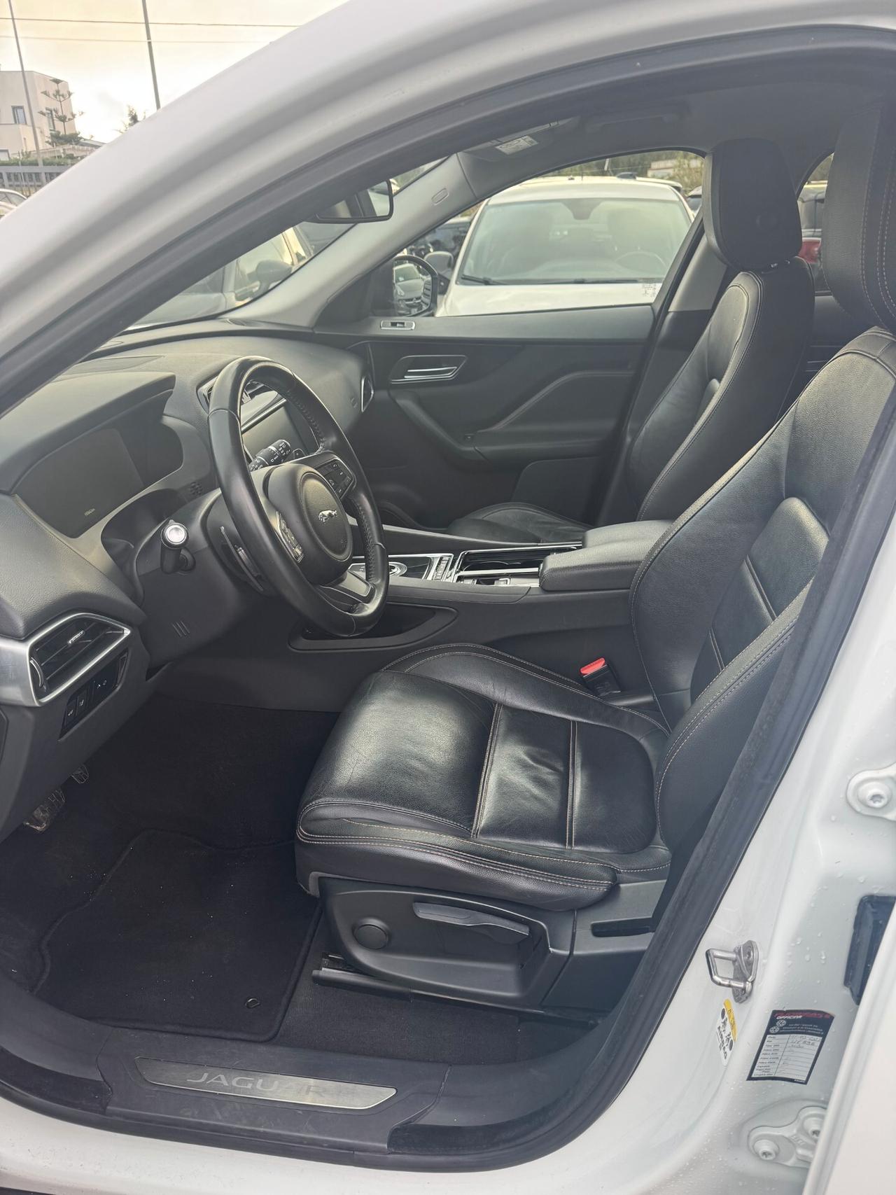Jaguar F-Pace 2.0 D 180 CV Prestige