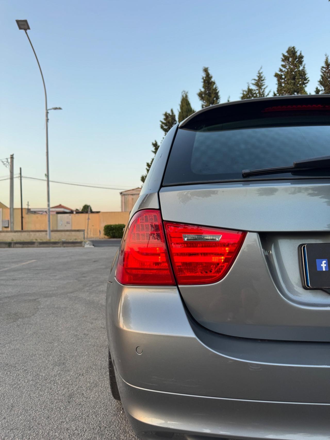 Bmw 320D INTERNI IN PELLE/NAVI/XENO
