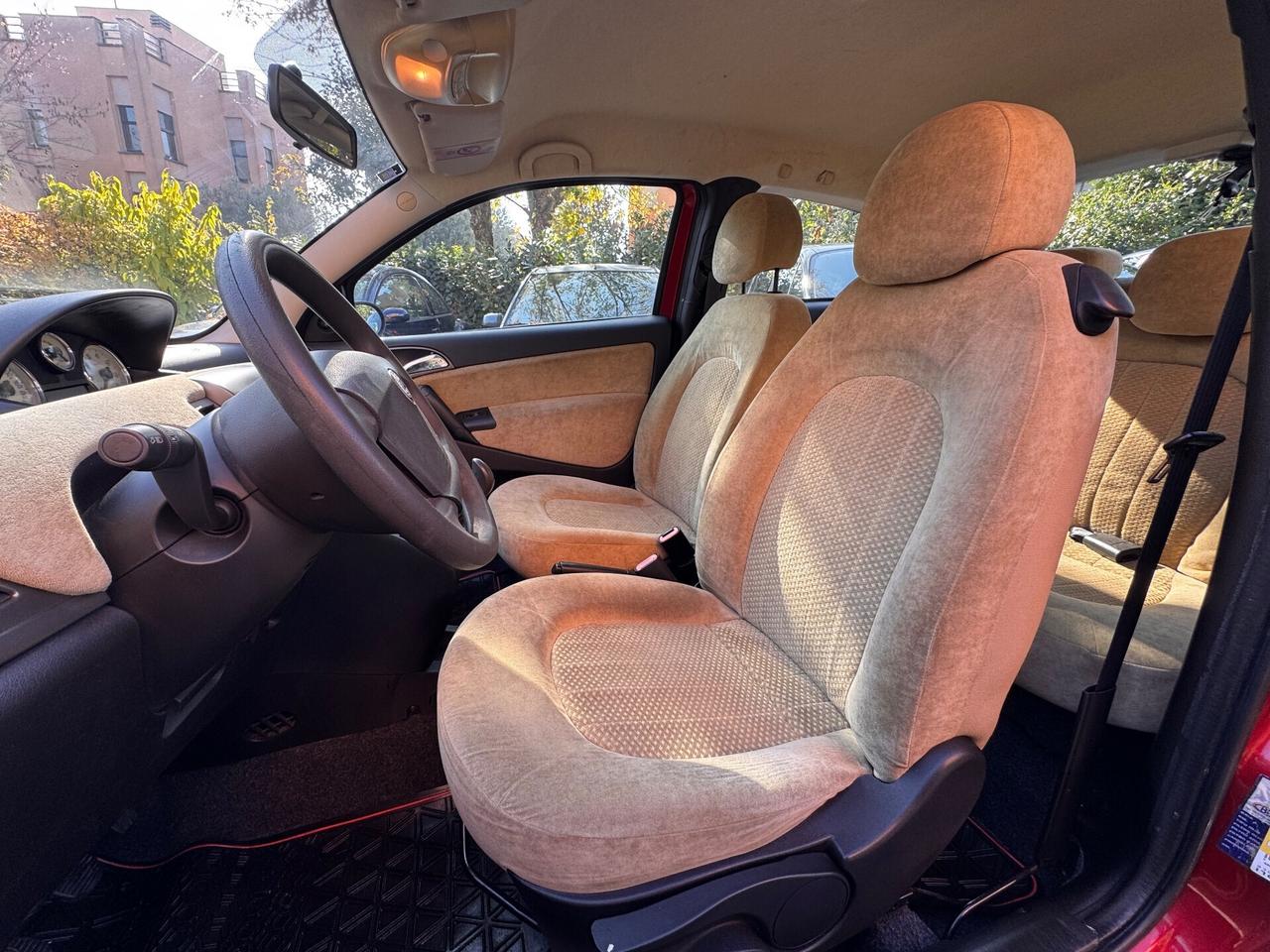 Lancia Ypsilon 1.2 16V Platino